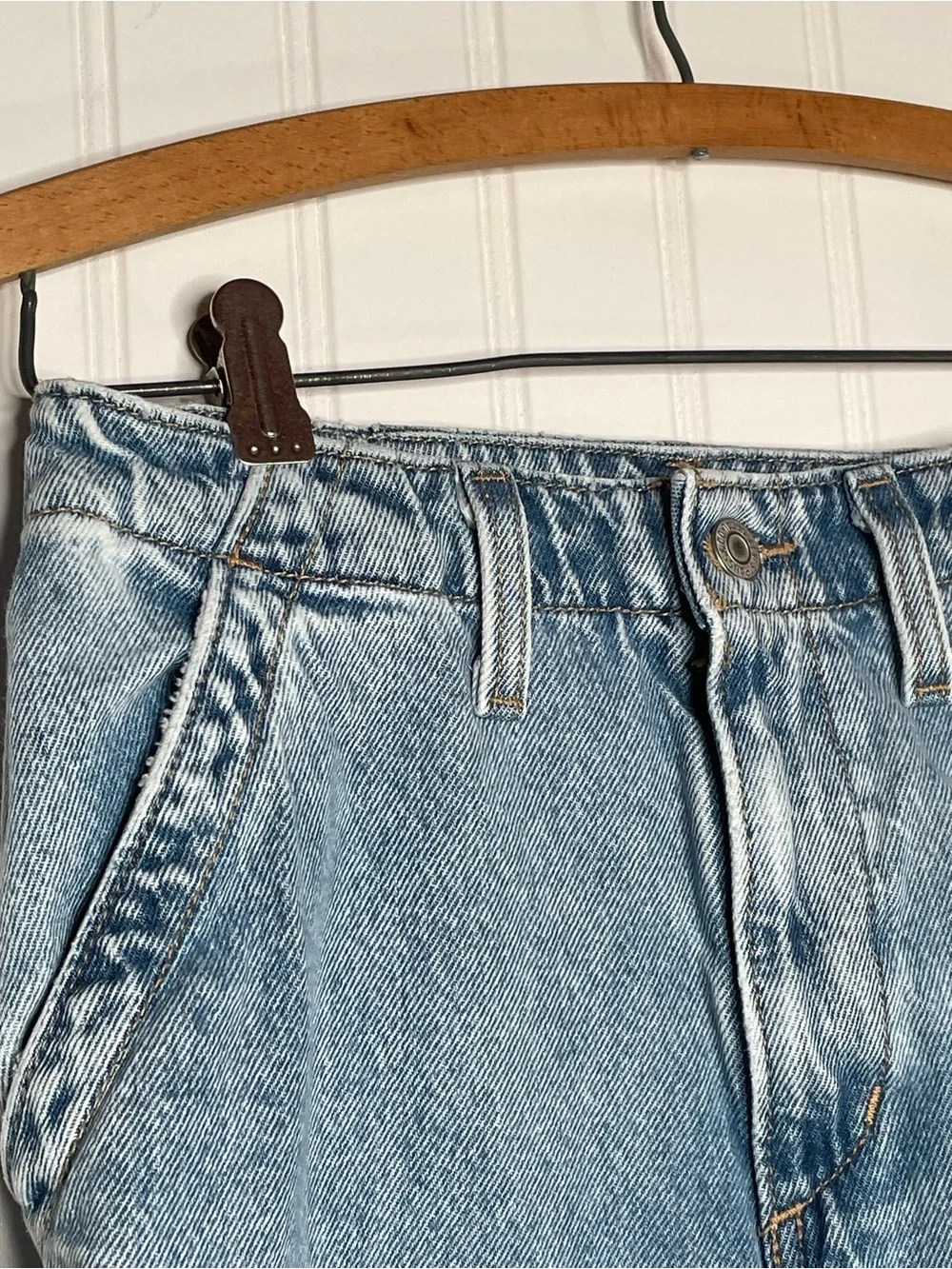 Levi’s Baggy Cargo Jean Shorts
